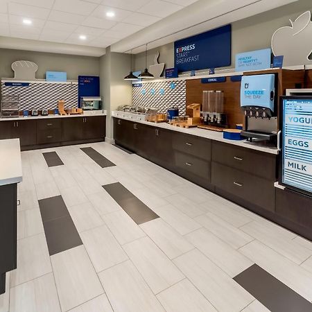 Holiday Inn Express & Suites - Milwaukee West Allis By Ihg Экстерьер фото