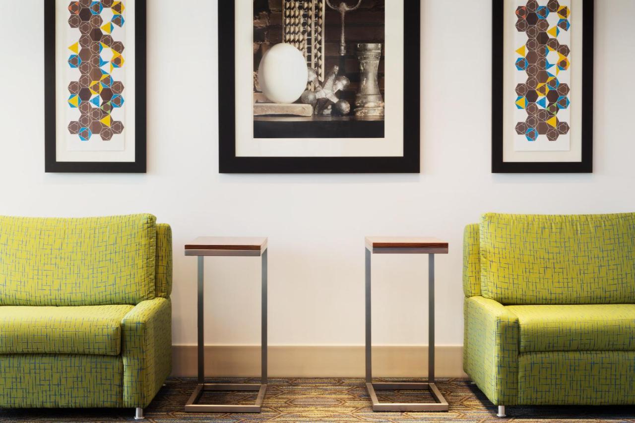 Holiday Inn Express & Suites - Milwaukee West Allis By Ihg Экстерьер фото