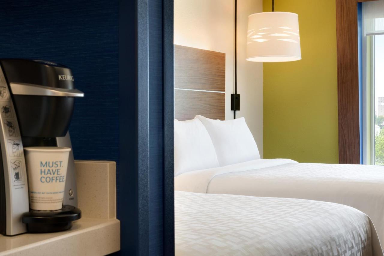 Holiday Inn Express & Suites - Milwaukee West Allis By Ihg Экстерьер фото