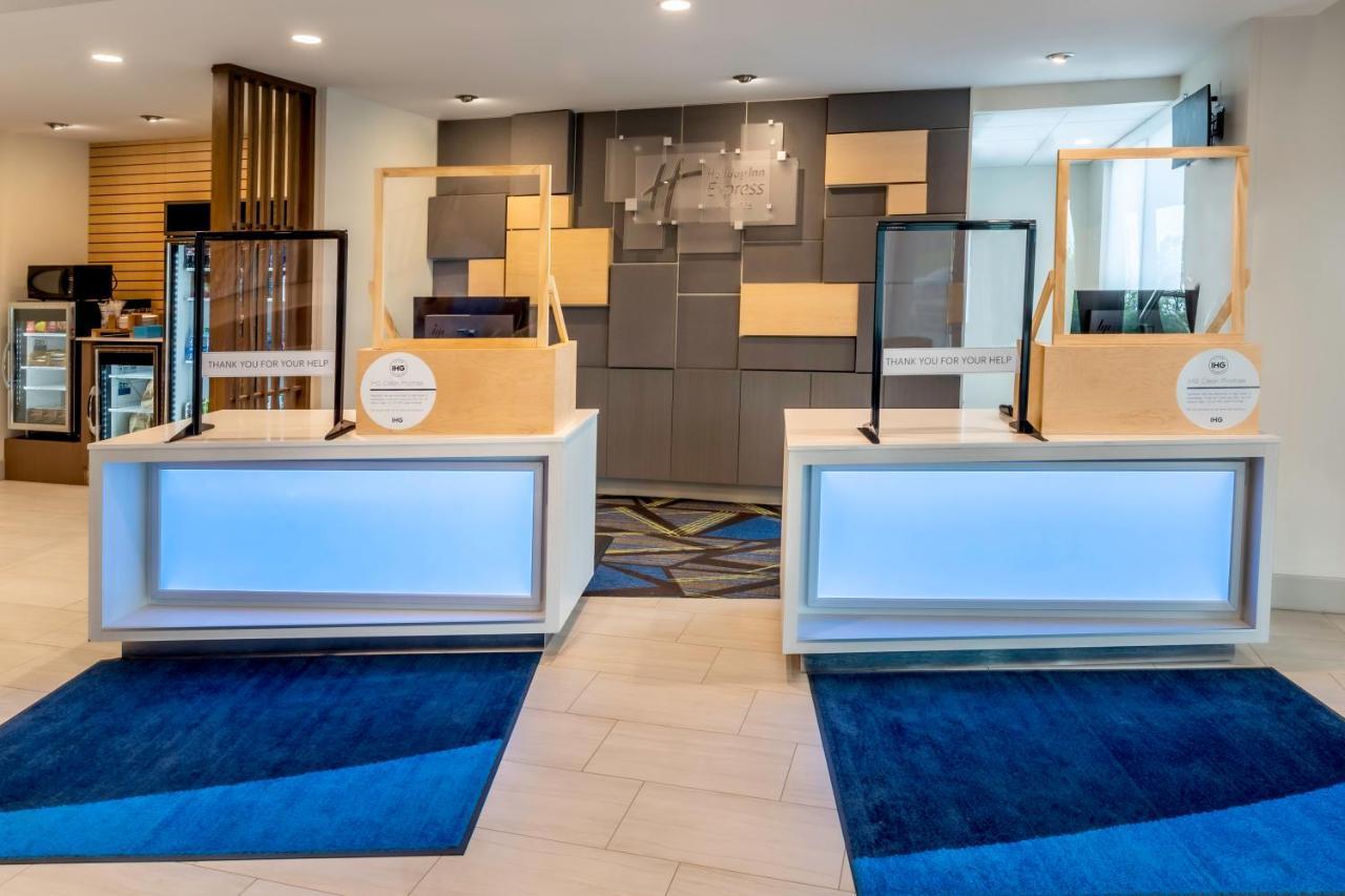 Holiday Inn Express & Suites - Milwaukee West Allis By Ihg Экстерьер фото
