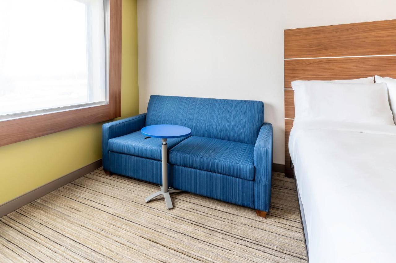 Holiday Inn Express & Suites - Milwaukee West Allis By Ihg Экстерьер фото