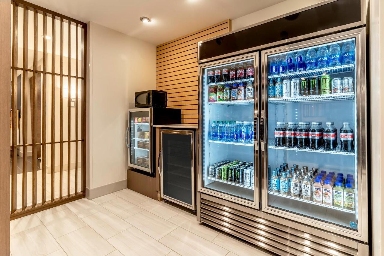 Holiday Inn Express & Suites - Milwaukee West Allis By Ihg Экстерьер фото