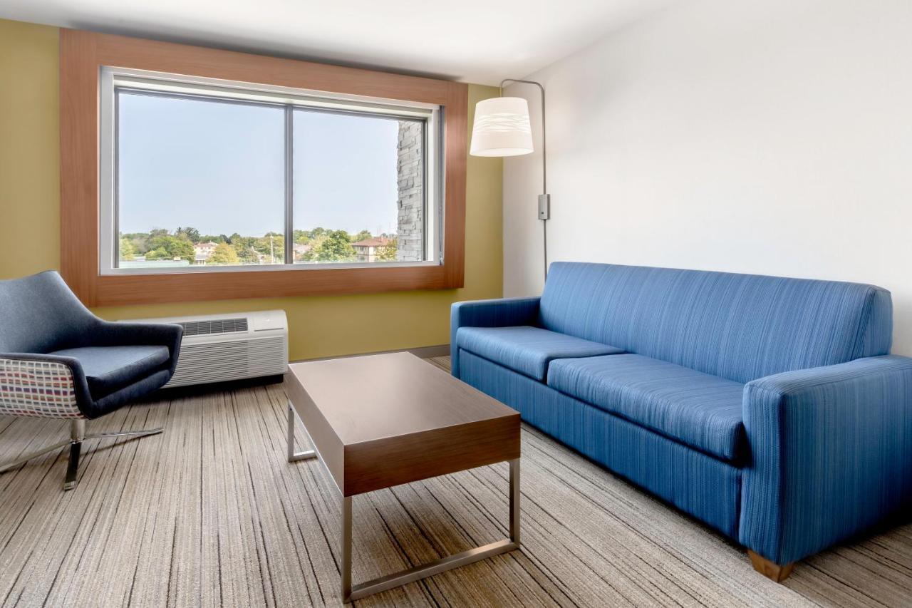 Holiday Inn Express & Suites - Milwaukee West Allis By Ihg Экстерьер фото
