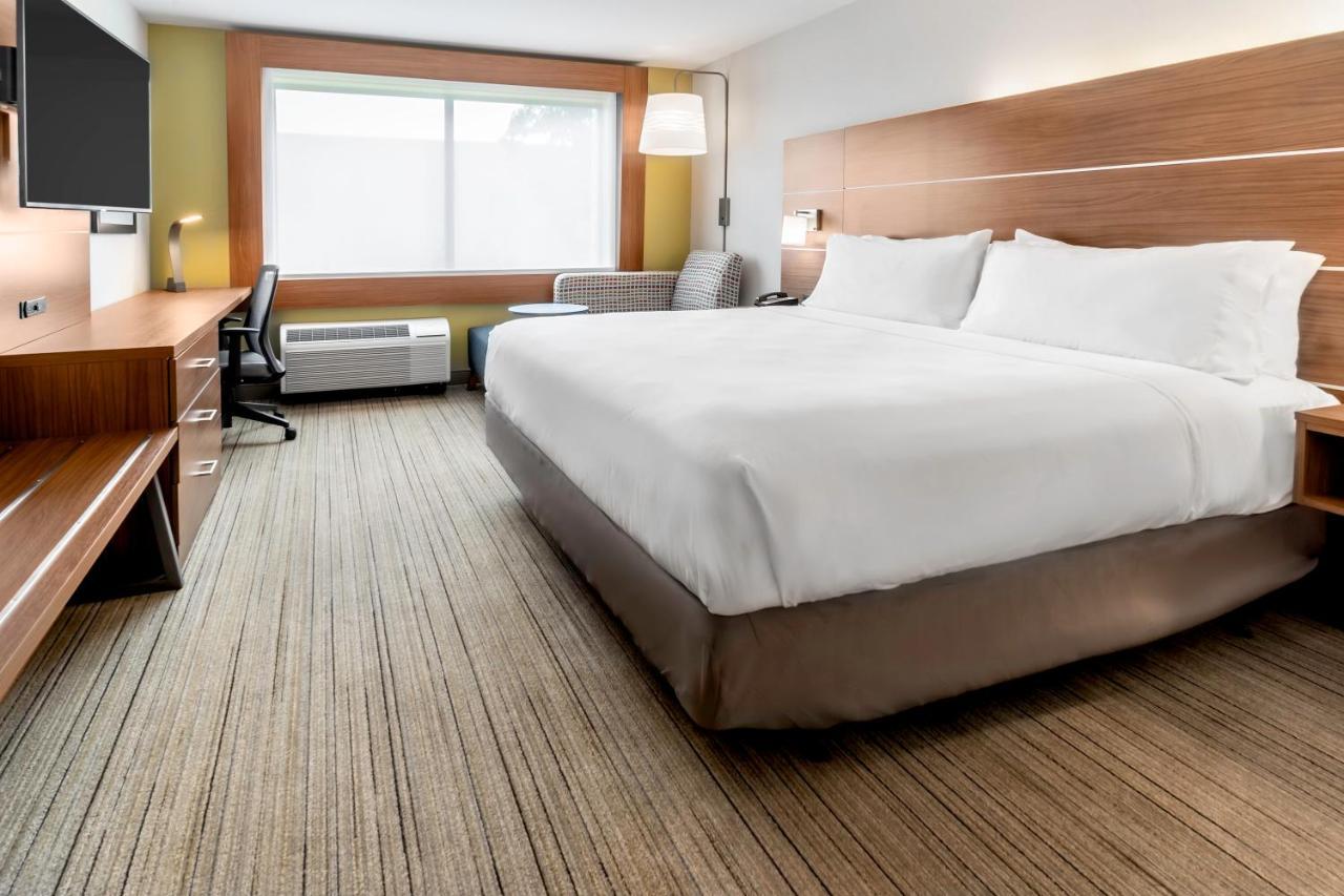 Holiday Inn Express & Suites - Milwaukee West Allis By Ihg Экстерьер фото
