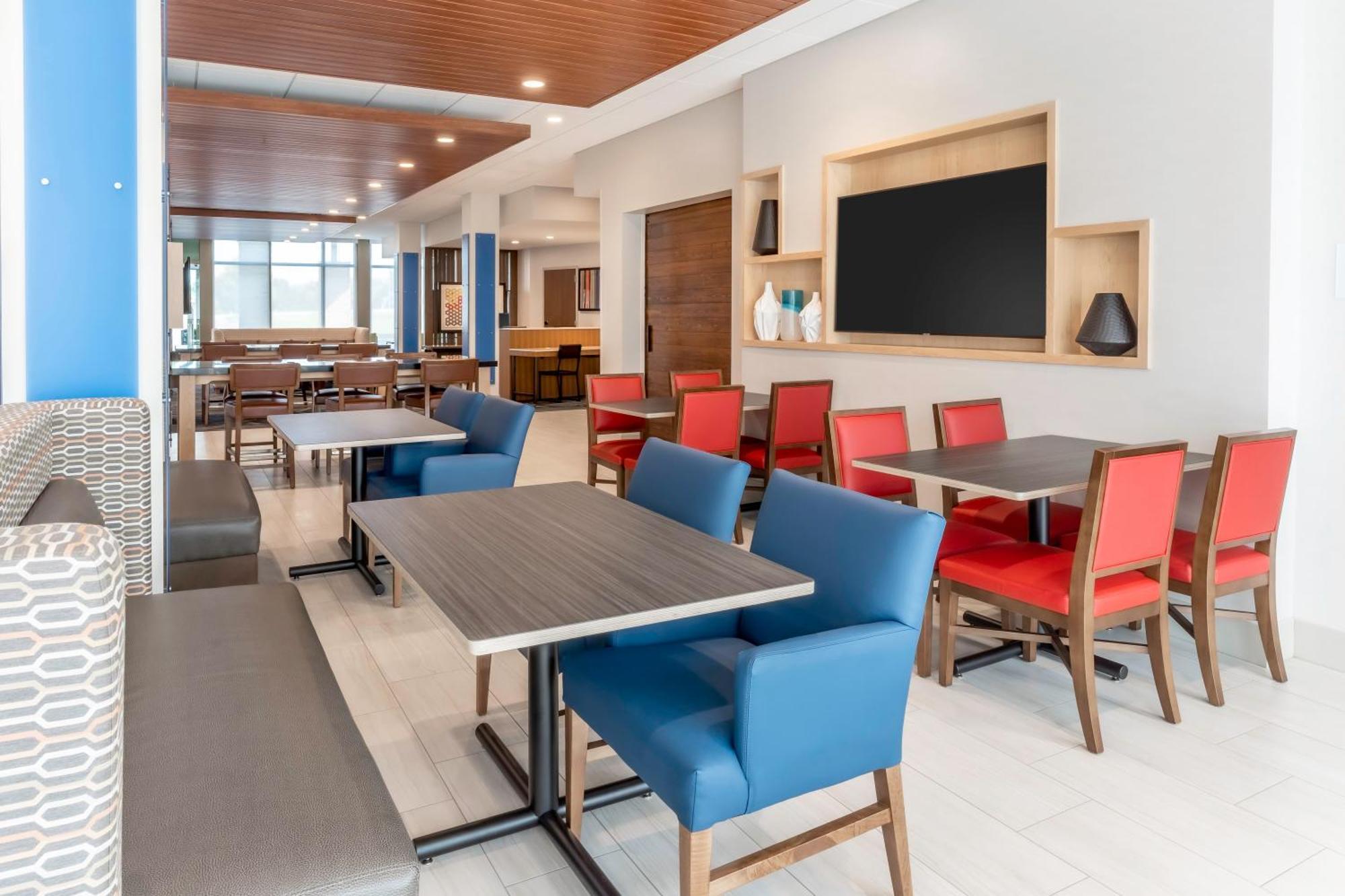 Holiday Inn Express & Suites - Milwaukee West Allis By Ihg Экстерьер фото