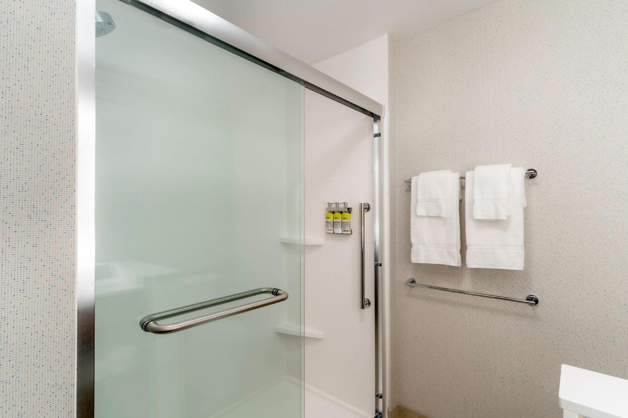 Holiday Inn Express & Suites - Milwaukee West Allis By Ihg Экстерьер фото